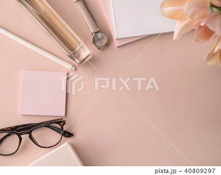 Copy space with stylish accessories 40809297