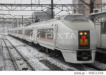 冬の上越線特急草津号：651系電車 40811358