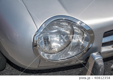 自動車のヘッドライト Headlight of the old car 自動車のヘッドライト Headlight of the old car 40812358