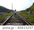 廃線を歩く男の子 40813297