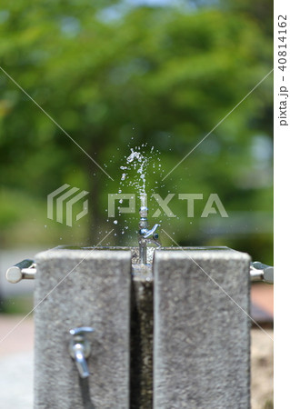 公園の飲料水栓 40814162