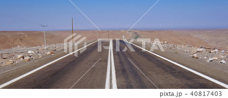 Road leading trough Atacama Desert landscape with sand, dunes and mountains, Andes near Huara, Chile 40817403