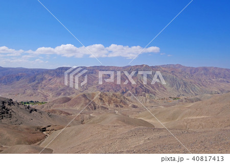Atacama desert landscape with sand, dunes and mountains, Andes near Huara, Chile 40817413
