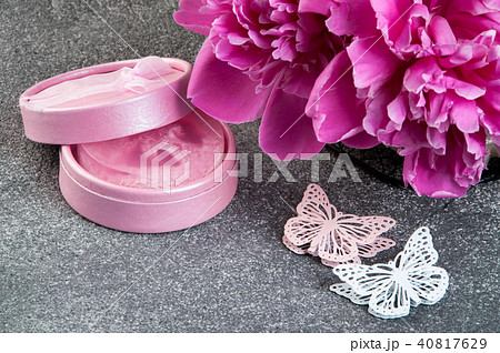 Pink peony, gift box and butterflies 40817629
