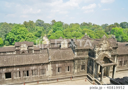 カンボジア、アンコール遺跡、アンコール・ワットの寺院内からの風景 カンボジア、アンコール遺跡、アンコール・ワットの寺院内からの風景 40819952