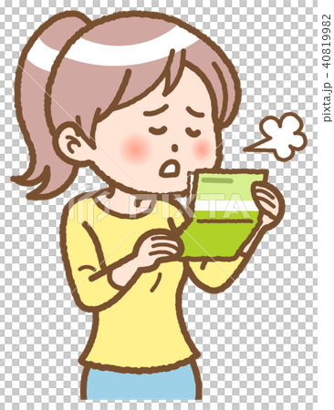 通帳を見る女性 40819982