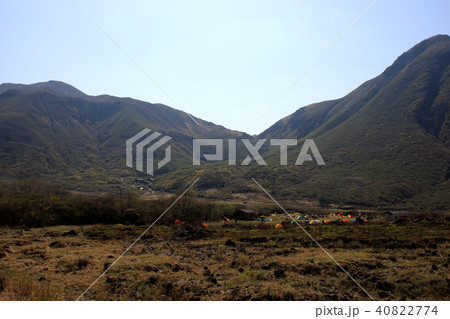 登山、トレッキング、キャンプの拠点地となる「坊がつる」とくじゅう連山の景観 登山、トレッキング、キャンプの拠点地となる「坊がつる」とくじゅう連山の景観 40822774