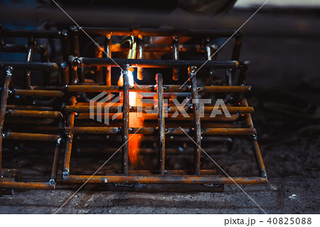 metal cutting with acetylene torch 40825088