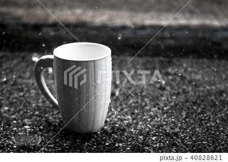 coffee cup in raining. 40828621
