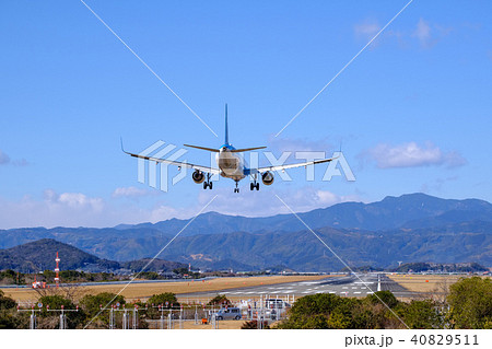 高知空港に着陸する飛行機 40829511