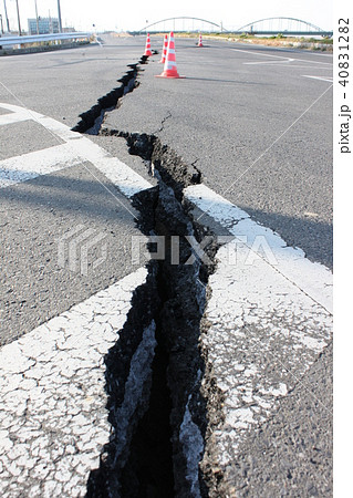 地割れ 地割れ 40831282