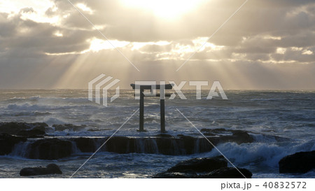 大洗 神磯 日の出 光芒 大洗 神磯 日の出 光芒 40832572