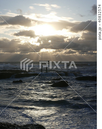 大洗　神磯　日の出　光芒 40832574