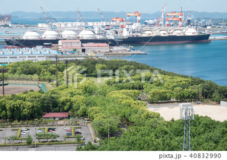 番の州工業地帯の公園と造船所の景色 40832990