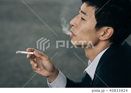 無料イラスト画像 最新イラスト タバコ を 吸う 構図