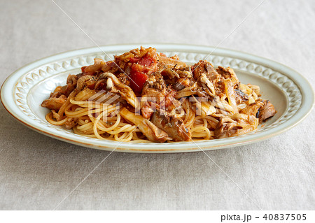 鯖と舞茸のトマトスパゲッティ 40837505