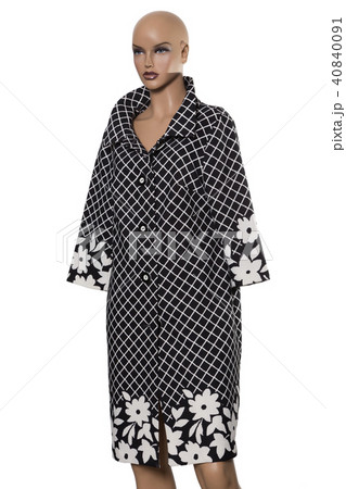 Advertising clothes for women. 40840091