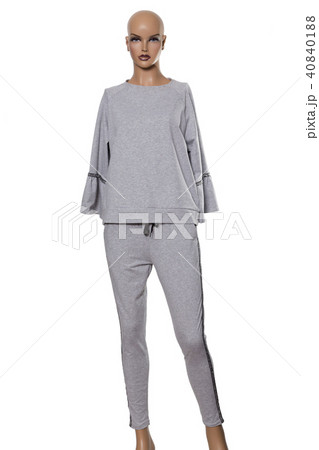 Advertising clothes for women. 40840188