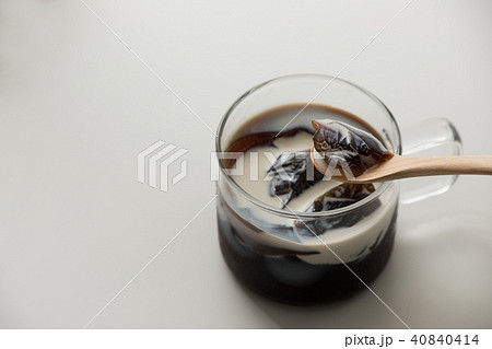 コーヒーゼリーを食べる 40840414