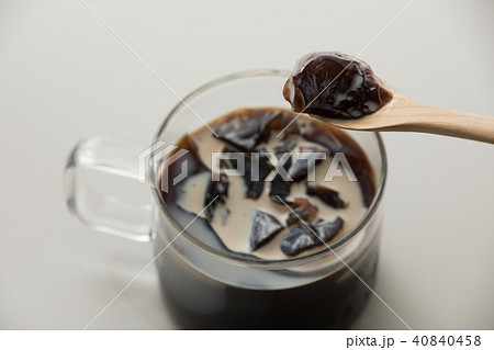 コーヒーゼリーを食べる 40840458