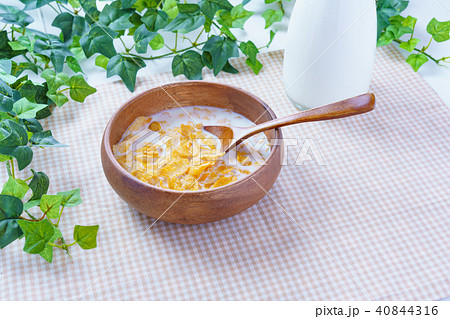 朝食 コーンフレーク 40844316