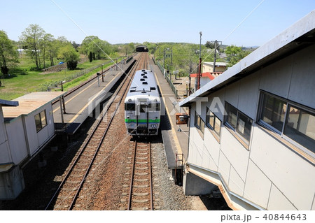 川端駅の跨線橋からキハ40形気動車 40844643