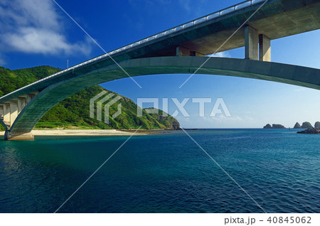 沖縄県島尻郡　高速船上　阿嘉大橋 40845062