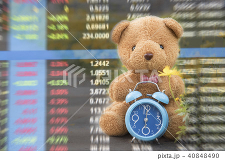 Analysts make a profit with a graph. 40848490