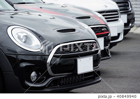 販売店に並ぶクルマ　輸入車　MINI 40849940