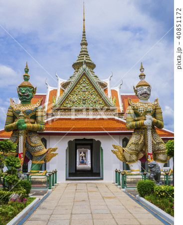 Demon guardians at Wat Arun gate,Bangkok, Thailand 40851172