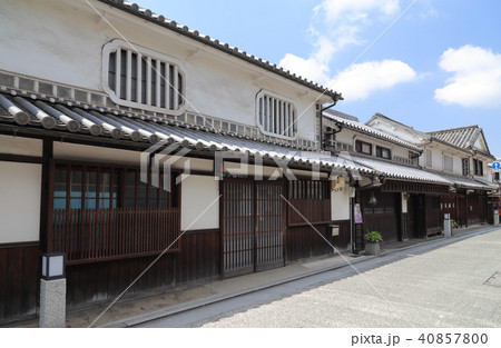 倉敷美観地区の通り（阿智神社参道入り口付近の街並み） 40857800