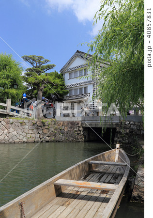 倉敷美観地区の倉敷川（倉敷考古館と川船） 40857831