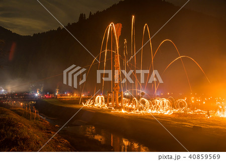 京都　広河原松上げ　松明投げ 40859569