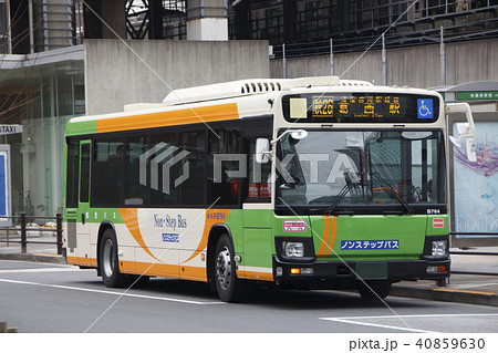 秋葉原駅前に停車中の都営バス 臨海支所 新型エルガ初期型 の写真素材