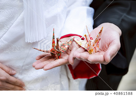 和装結婚式 祝い鶴の写真素材