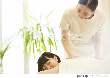 女性　エステサロン 40862292