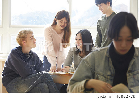 学校　インターナショナル　休み時間 40862779