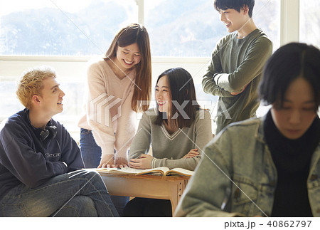 学校　インターナショナル　休み時間 40862797