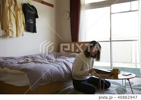 一人暮らしの若い女性　ライフスタイル 40862947