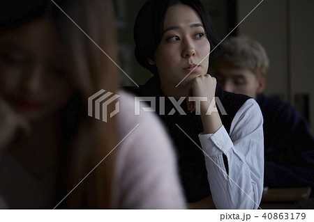 学校　夜間　授業　学生 40863179