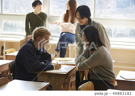 学校　インターナショナル　休み時間 40863182