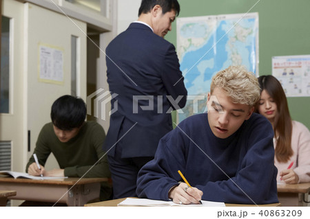 学校　夜間　受講生 40863209