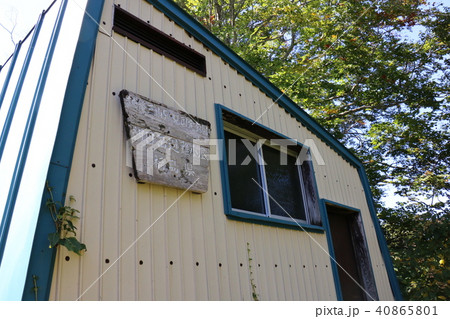 会津朝日岳の避難小屋 40865801