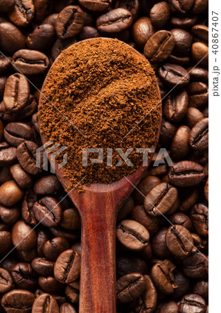 Ground coffee in a vintage spoon on coffee beans 40867407