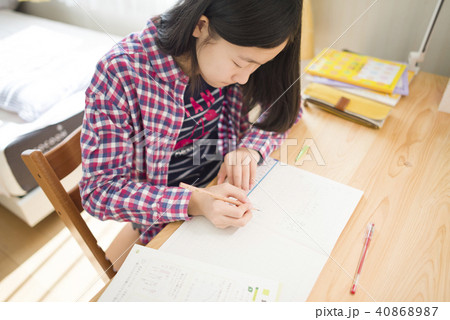 勉強する子ども 40868987