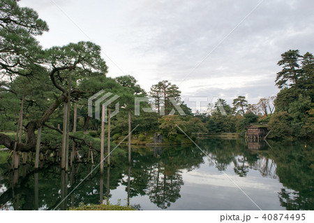 金沢市　兼六園　霞ヶ池 40874495
