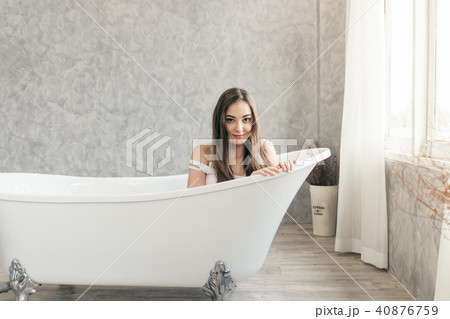 cute teen woman smiling waiting in the bathtub cute teen woman smiling waiting in the bathtub 40876759