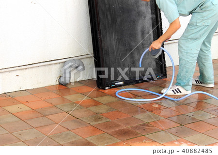 メンテナンスのイメージ_網戸の洗浄 40882485