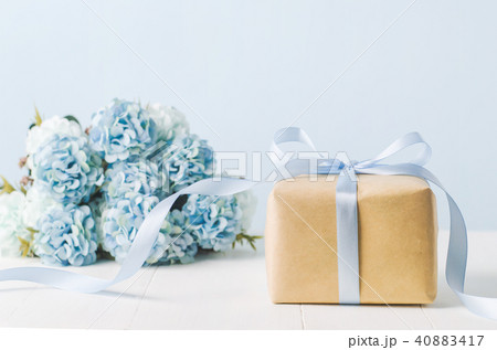 Brown gift box with blue ribbon bow and Hydrangea Brown gift box with blue ribbon bow and Hydrangea 40883417