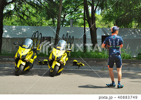 自転車ロードレースのサポートバイク 40883749